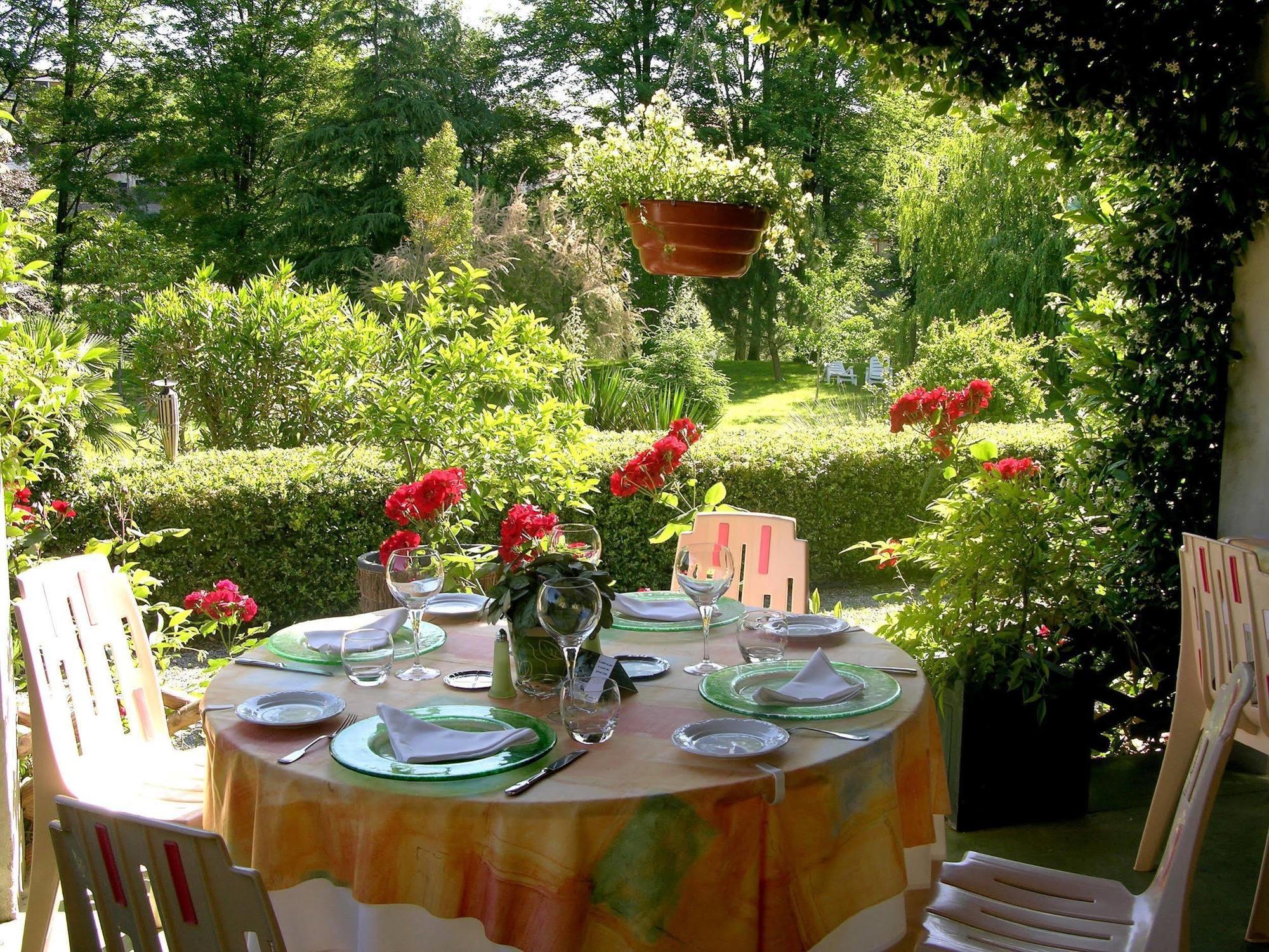 Logis Hotel Restaurant Les Norias Cazilhac  エクステリア 写真
