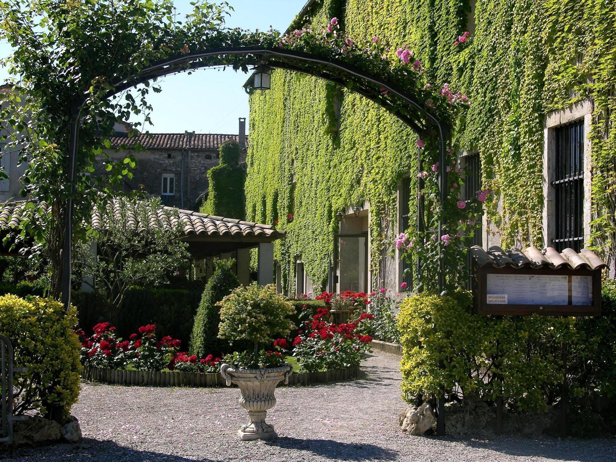 Logis Hotel Restaurant Les Norias Cazilhac  エクステリア 写真