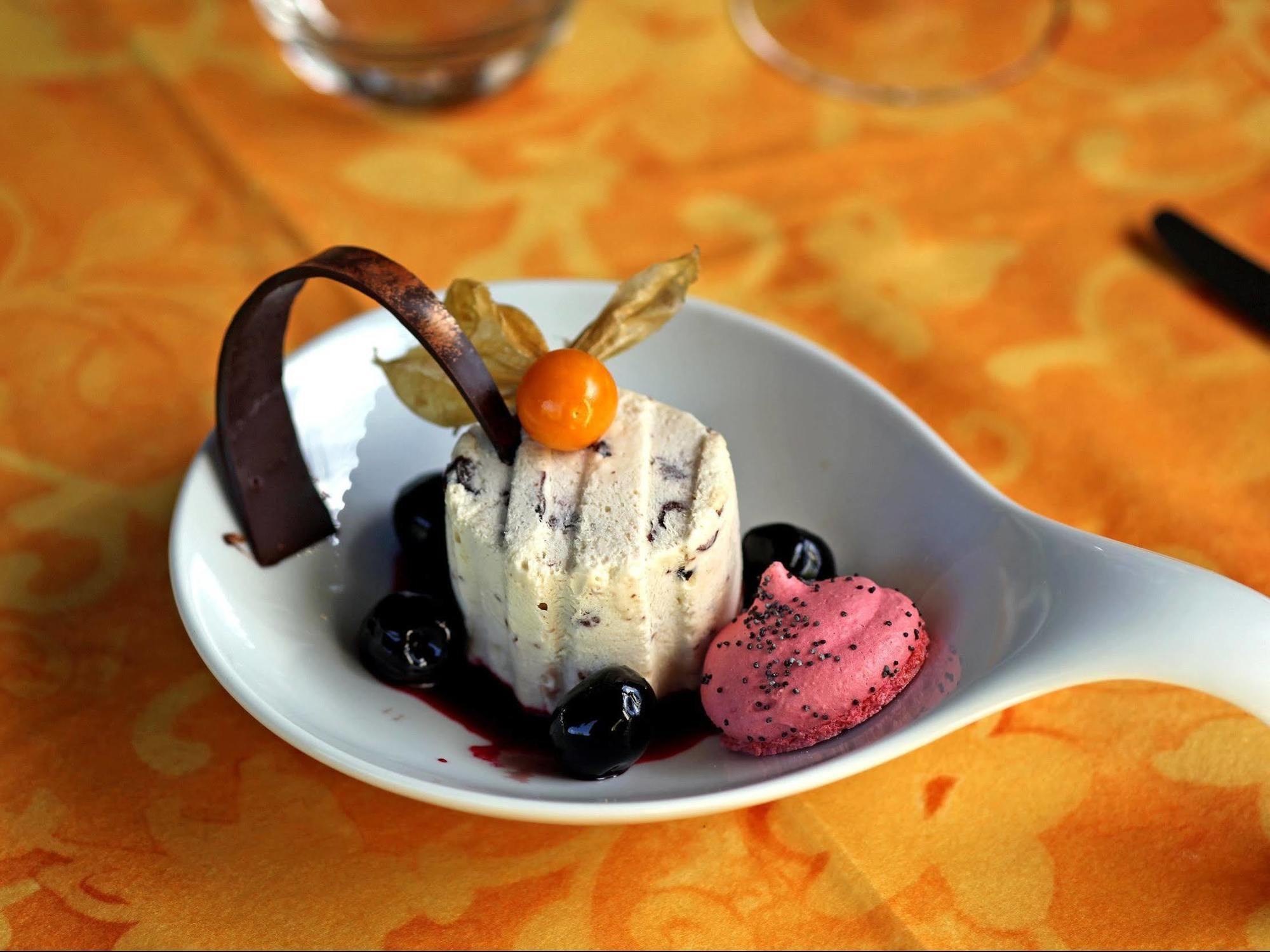Logis Hotel Restaurant Les Norias Cazilhac  エクステリア 写真