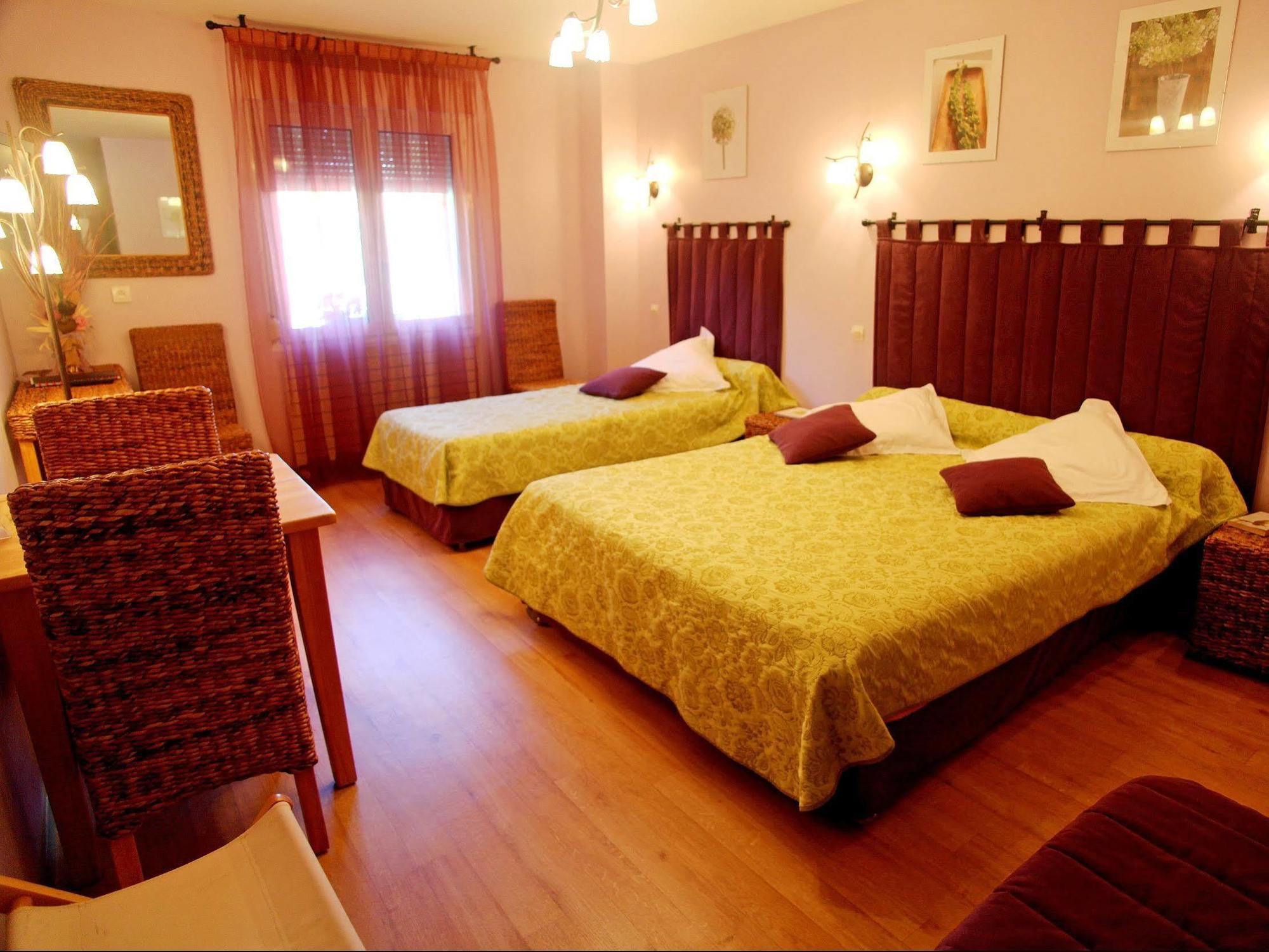 Logis Hotel Restaurant Les Norias Cazilhac  エクステリア 写真